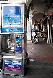 'Drinking Water Machine (Refiller) in Penang' by Asienreisender